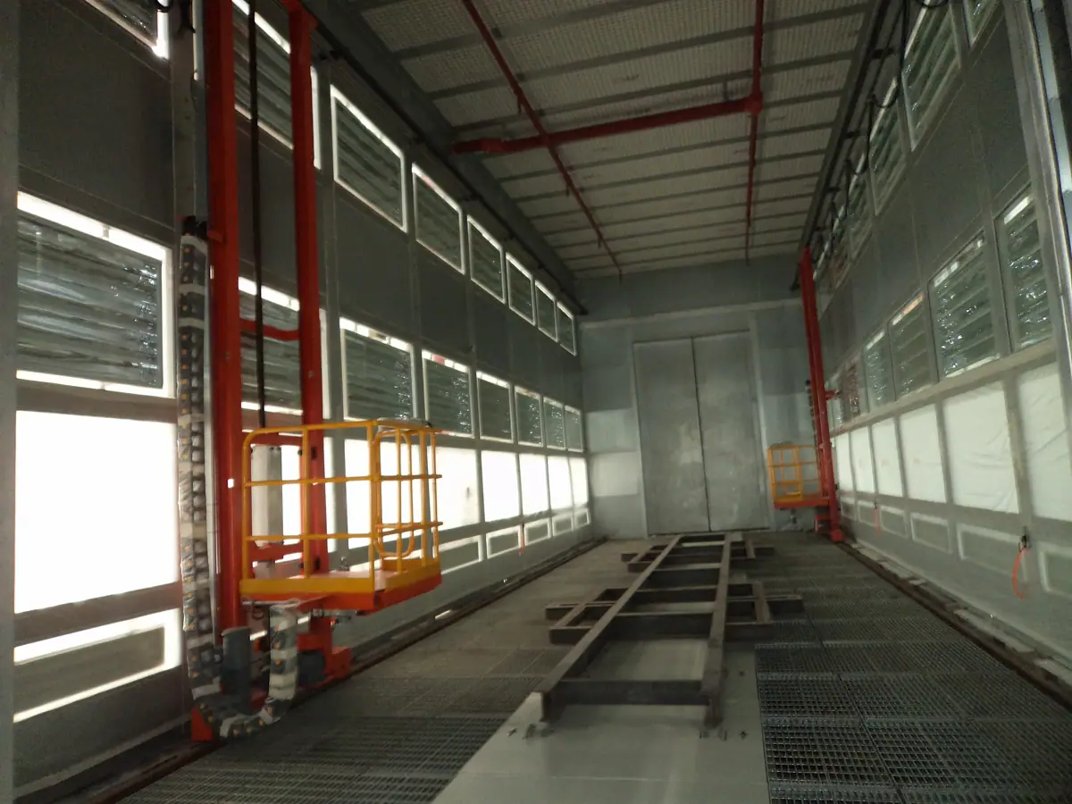 Automatic robotic spray booth supplied by YUEZE