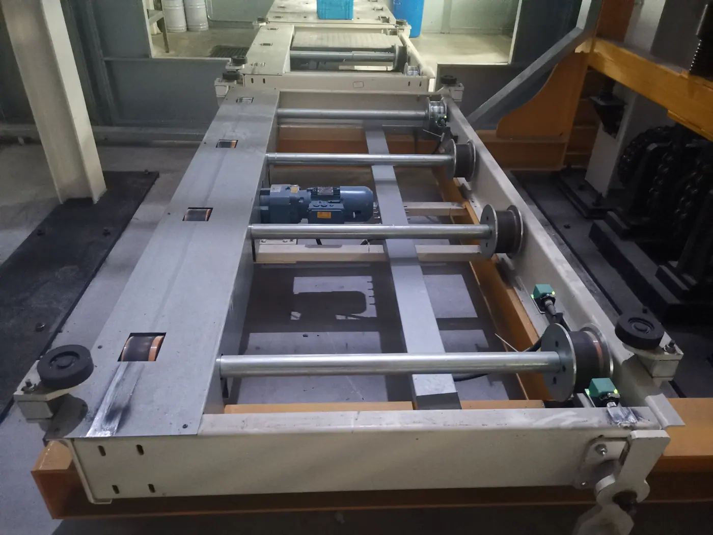 YUEZE automated conveyor and coating system